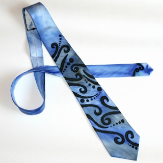 Malovaná hedvábná kravata - Ornamenty modrá